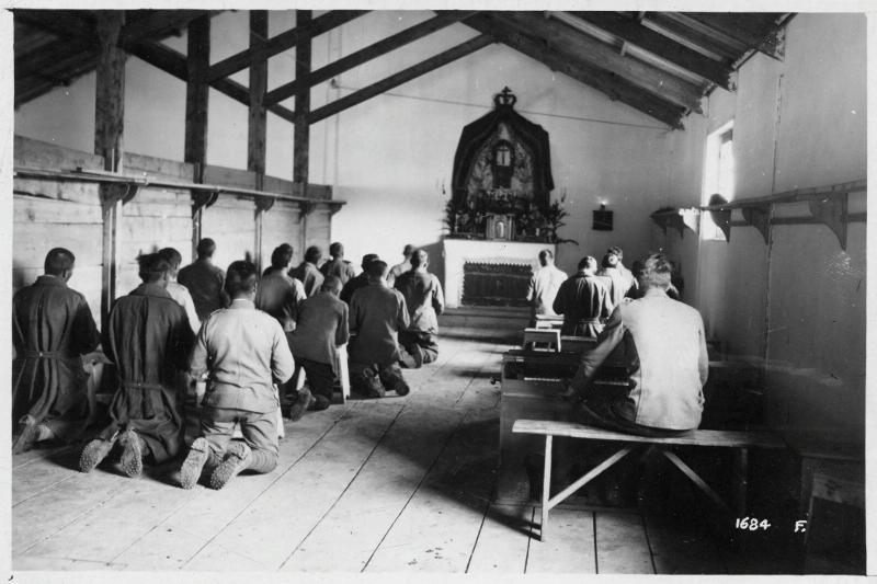 Abruzzo - Avezzano - campi di prigionia - prigionieri - chiese - preghiere - 1918 (positivo) di Marzocchi, Luigi (primo quarto XX)