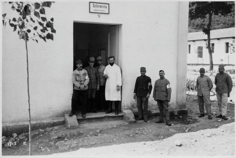 Lazio - Cassino - campi di prigionia - prigionieri - infermerie - infermieri - medici - sanità - 1918 (positivo) di Marzocchi, Luigi (primo quarto XX)