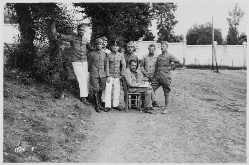 Lazio - Cassino - campi di prigionia - prigionieri - ufficiali - 1918 (positivo) di Marzocchi, Luigi (primo quarto XX)