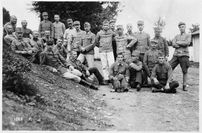 Lazio - Cassino - campi di prigionia - prigionieri - ufficiali - 1918 (positivo) di Marzocchi, Luigi (primo quarto XX)