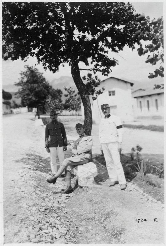 Lazio - Cassino - campi di prigionia - prigionieri - ufficiali - 1918 (positivo) di Marzocchi, Luigi (primo quarto XX)