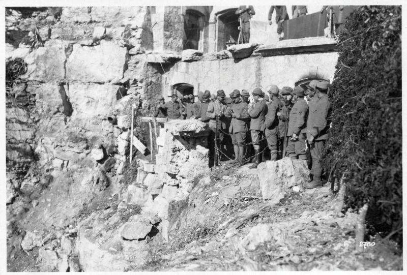 Val d'Astico - Forte Corbin - Alloggi - 1918 (positivo) di Marzocchi, Luigi (primo quarto XX)