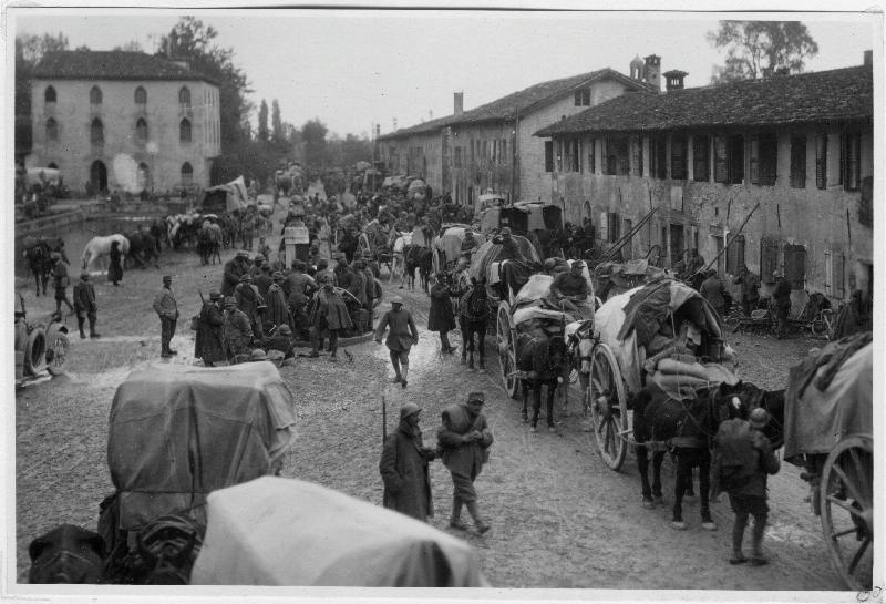 Latisana - esercito italiano - carri - cavalli - ritirata - 1917 (positivo) di Marzocchi, Luigi (primo quarto XX)