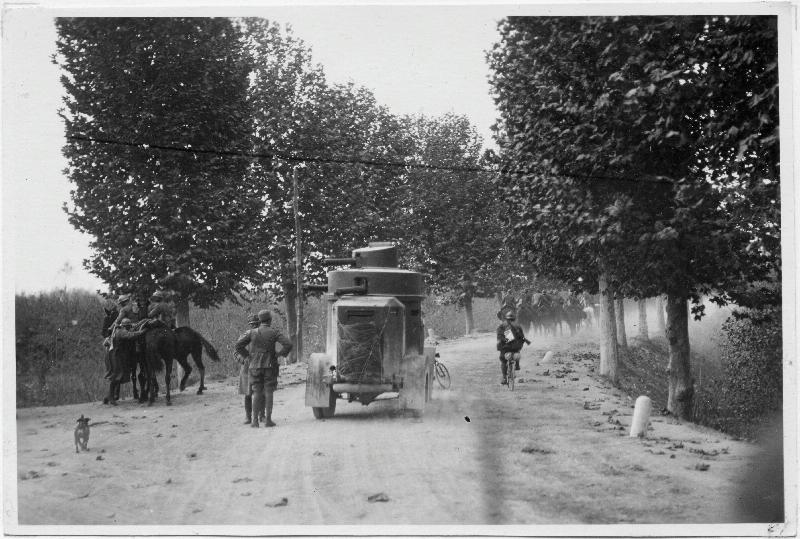 Sacile - esercito italiano - autoblindati - strada - ritirata - 1917 (positivo) di Marzocchi, Luigi (primo quarto XX)