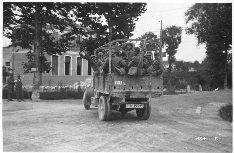 Veneto - Caposile - arditi - autocarri - 1918 (positivo) di Marzocchi, Luigi (primo quarto XX)