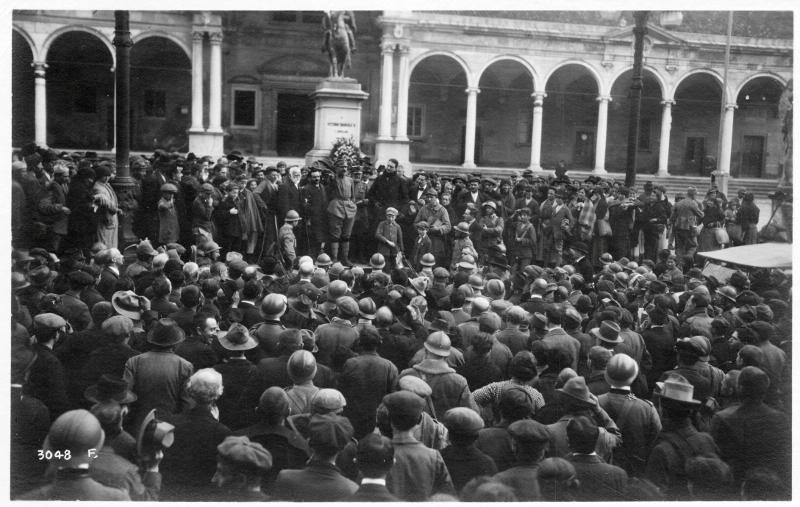 Udine - Onorevole Gasparotto - Civili - Piazza - Monumenti - 1918 (positivo) di Marzocchi, Luigi (primo quarto XX)