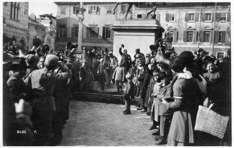Udine - Soldati - Civili - Festeggiamenti - Manifestazioni - Monumenti - 1918 (positivo) di Marzocchi, Luigi (primo quarto XX)
