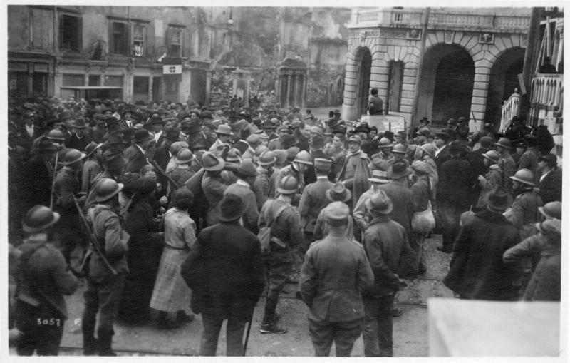 Udine - Soldati - Civili - Festeggiamenti - Manifestazioni - Automobili - 1918 (positivo) di Marzocchi, Luigi (primo quarto XX)