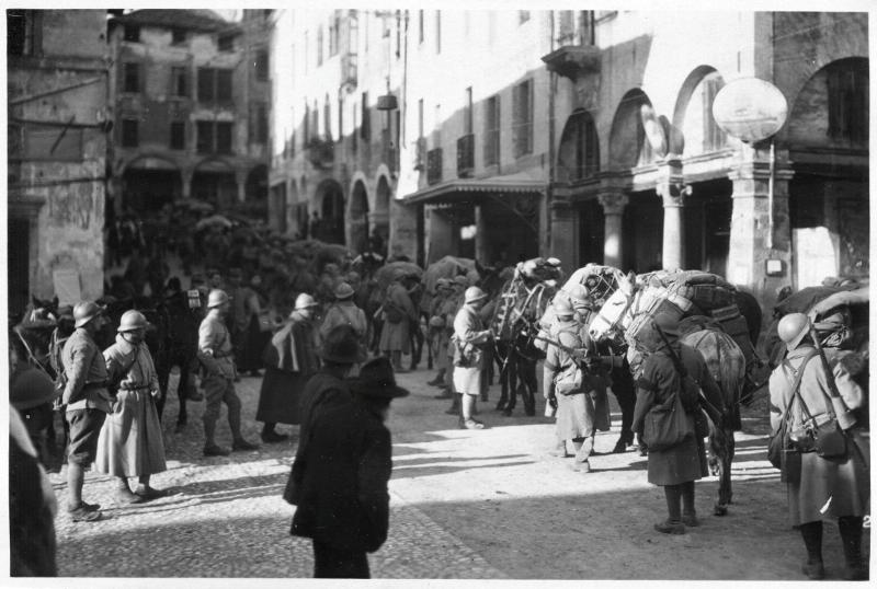 truppe francesi - salmerie - cavalli - arrivo - 1917 (positivo) di Marzocchi, Luigi (primo quarto XX)