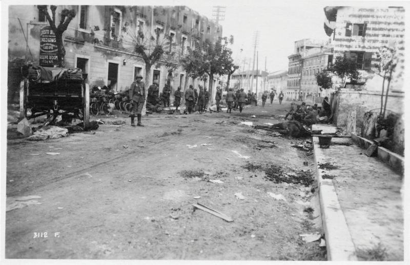 Cervignano - Soldati - Carri - Carcasse - Cavalli - 1918 (positivo) di Marzocchi, Luigi (primo quarto XX)