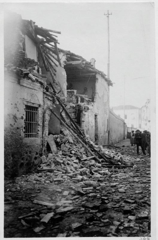 Padova - via Borgese - incursione aerea - bombardamento - macerie - 1917 (positivo) di Marzocchi, Luigi (primo quarto XX)