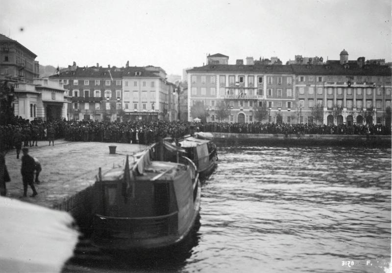 Trieste - Lungomare - Civili - Imbarcazioni - 1918 (positivo) di Marzocchi, Luigi (primo quarto XX)