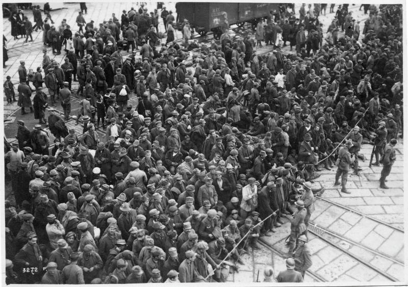 Trieste - Stazioni - Ferrovie - Lungomare - Prigionieri - 1918 (positivo) di Marzocchi, Luigi (primo quarto XX)