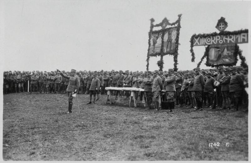 Veneto - Puffele - altipiani - genio - 13° corpo d'armati - festeggiamenti - soldati - ufficiali - generali - Sani - 1918 (positivo) di Marzocchi, Luigi (primo quarto XX)