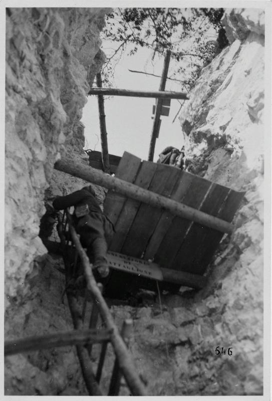 Monte Cengio - osservatori - crepacci - 1918 (positivo) di Marzocchi, Luigi (primo quarto XX)