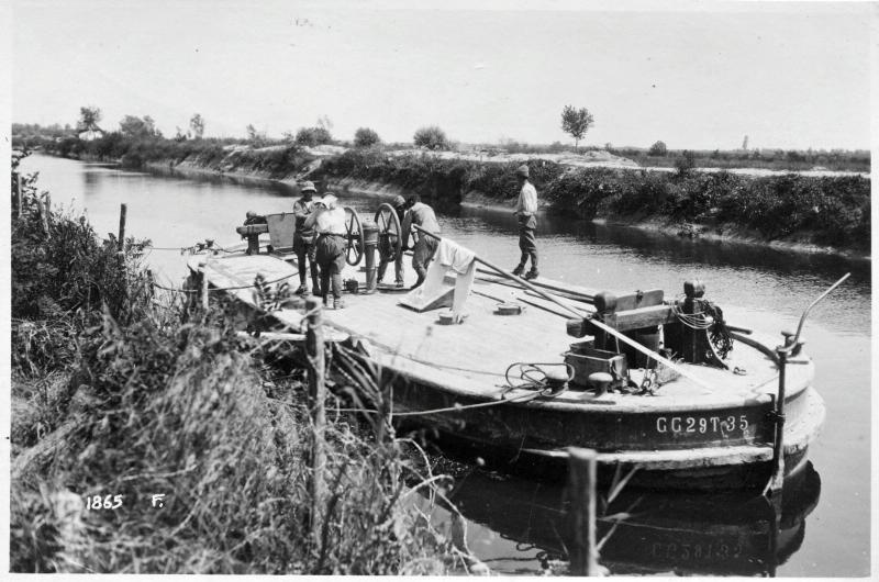 Veneto - Cavazuccherina - Cortellazzo - canali - barconi - chiatte - cisterne - acqua potabile - rifornimenti - 1918 (positivo) di Marzocchi, Luigi (primo quarto XX)