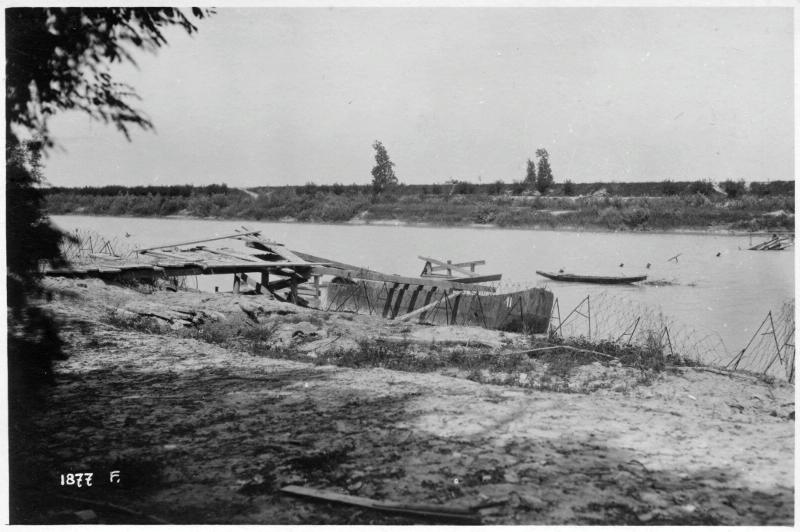 Veneto - Piave - ponti - macerie - rovine - reticolati - 1918 (positivo) di Marzocchi, Luigi (primo quarto XX)