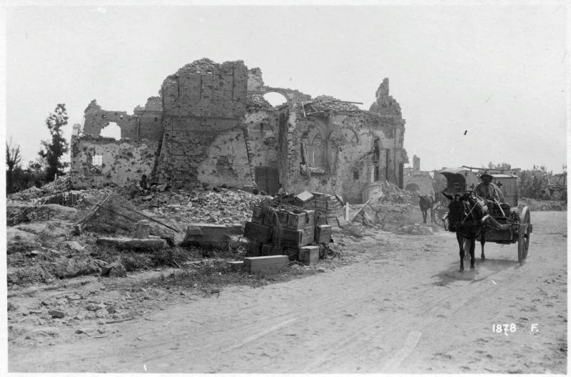 Veneto - Chiesanuova - rovine - macerie - campanili - casse - animali - muli - sanità - 1918 (positivo) di Marzocchi, Luigi (primo quarto XX)