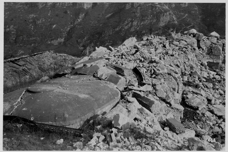 Val d'Astico - Forte Ratti - macerie - 1918 (positivo) di Marzocchi, Luigi (primo quarto XX)