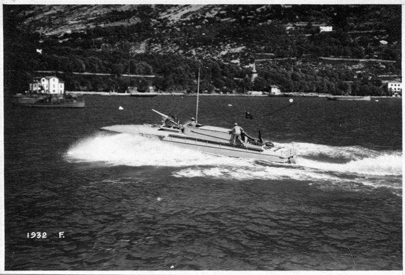 Lago di Garda - mas - M.A.S. - imbarcazioni - regia marina - militari - bombe - esercitazioni - 1918 (positivo) di Marzocchi, Luigi (primo quarto XX)