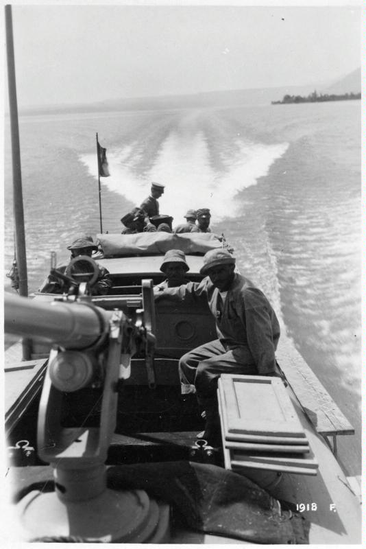 Lago di Garda - mas - M.A.S. - imbarcazioni - regia marina - militari - bombe - 1918 (positivo) di Marzocchi, Luigi (primo quarto XX)