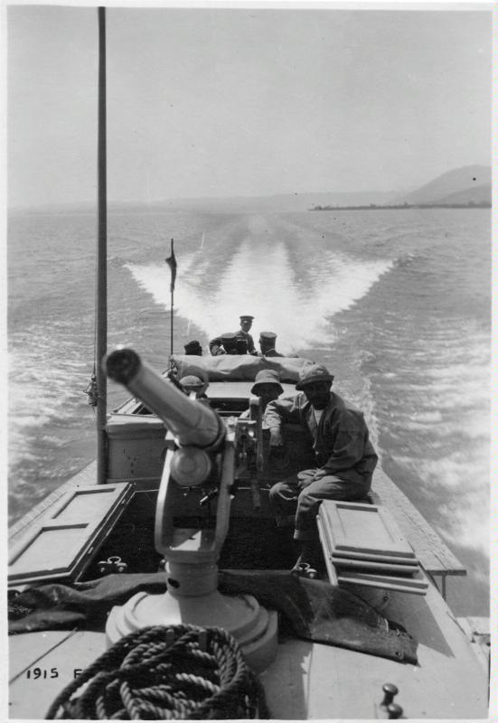 Lago di Garda - mas - M.A.S. - imbarcazioni - regia marina - militari - marinai - bombe - 1918 (positivo) di Marzocchi, Luigi (primo quarto XX)