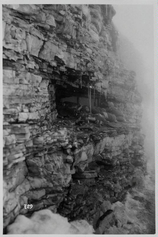 Monte Grappa - finestrelle - osservatori - posizioni austriache - 1918 (positivo) di Marzocchi, Luigi (primo quarto XX)