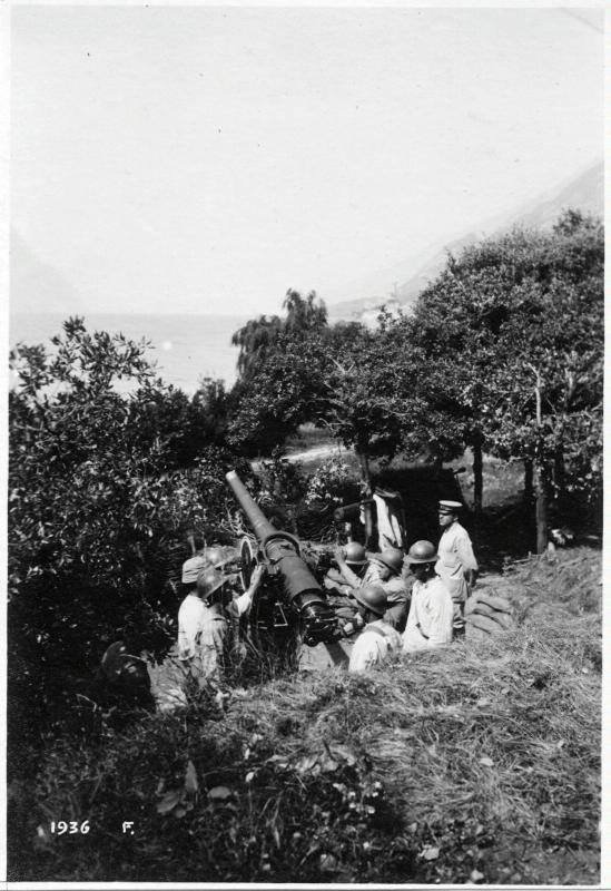 Lago di Garda - Veneto - Malcesine - batterie antiaeree - regia marina - artiglieria - pezzi di artiglieria - mascheramenti - 1918 (positivo) di Marzocchi, Luigi (primo quarto XX)