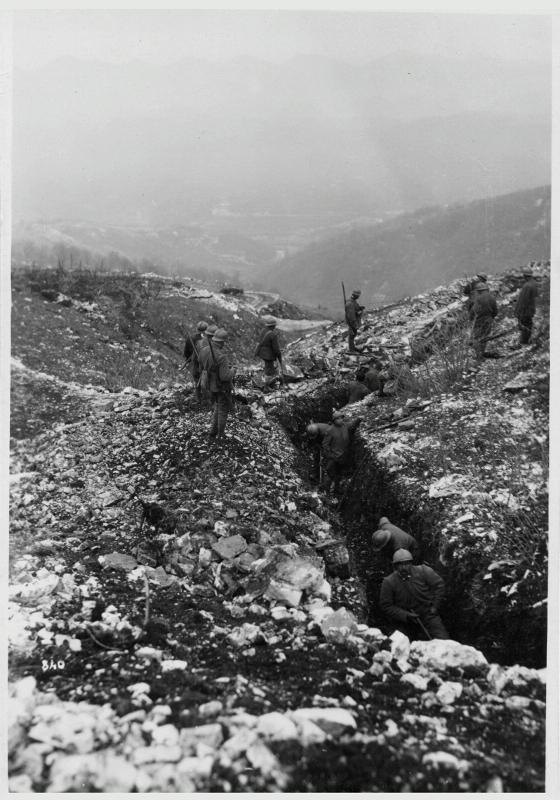 Monfenera - soldati - camminamenti - 1918 (positivo) di Marzocchi, Luigi (primo quarto XX)
