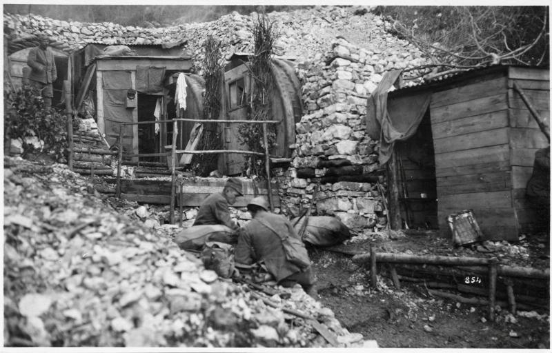 Monte Tomba - ricoveri - 1918 (positivo) di Marzocchi, Luigi (primo quarto XX)