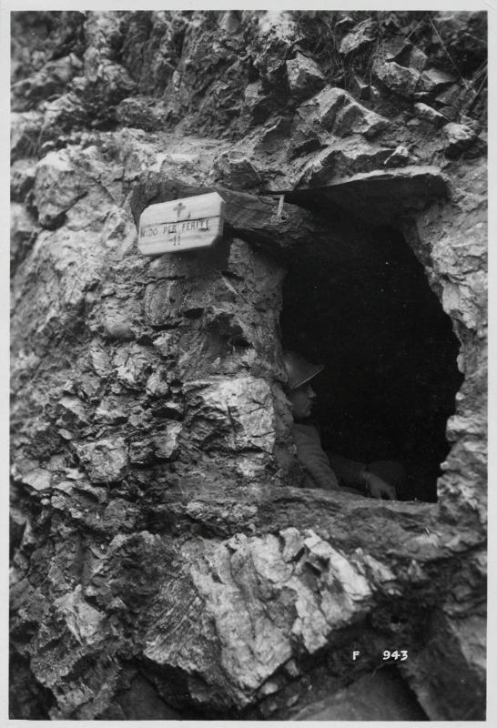 Feriti - gallerie - ripari - 1918 (positivo) di Marzocchi, Luigi (primo quarto XX)