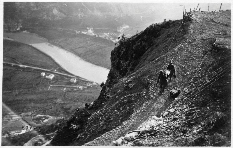 Trentino-Alto Adige - Val Lagarina - Malga Zugna - Adige - fiume - mulattiere - sentieri - casse - montagna - 1918 (positivo) di Marzocchi, Luigi (primo quarto XX)