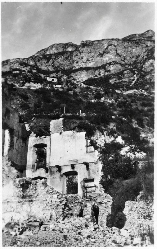 Trentino-Alto Adige - Val Lagarina - Malga Zugna - rovine - macerie - montagna - 1918 (positivo) di Marzocchi, Luigi (primo quarto XX)