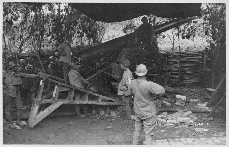 Montello - cannone - soldati italiani - 1918 (positivo) di Marzocchi, Luigi (primo quarto XX)