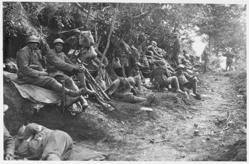 Giavera del Montello - rincalzi - attese - soldati italiani - 1918 (positivo) di Marzocchi, Luigi (primo quarto XX)