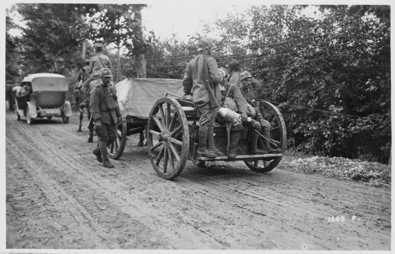 Fossalta di Piave - feriti - cassoni - artiglieria - 1918 (positivo) di Marzocchi, Luigi (primo quarto XX)
