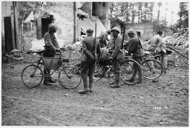 soldati italiani - biciclette - informazioni - 1918 (positivo) di Marzocchi, Luigi (primo quarto XX)