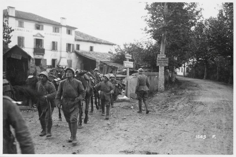 Giavera del Montello - salmerie - spostamenti - 1918 (positivo) di Marzocchi, Luigi (primo quarto XX)