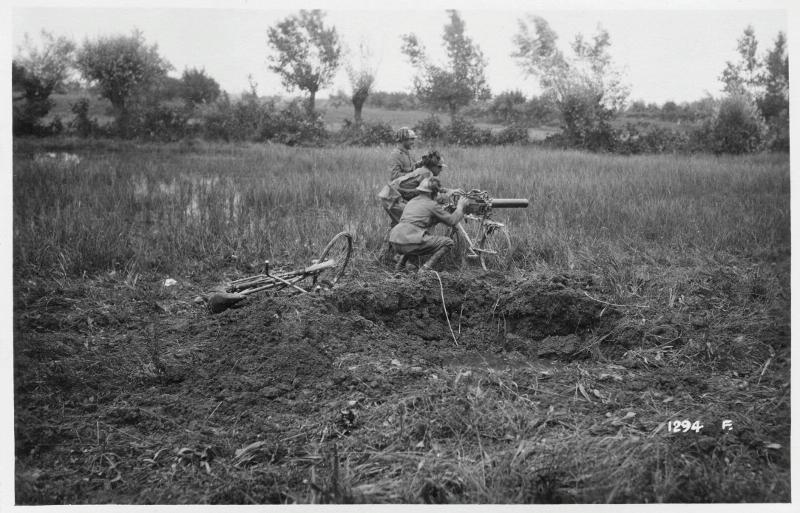 Fossalta di Piave - mitragliatrici - 1918 (positivo) di Marzocchi, Luigi (primo quarto XX)