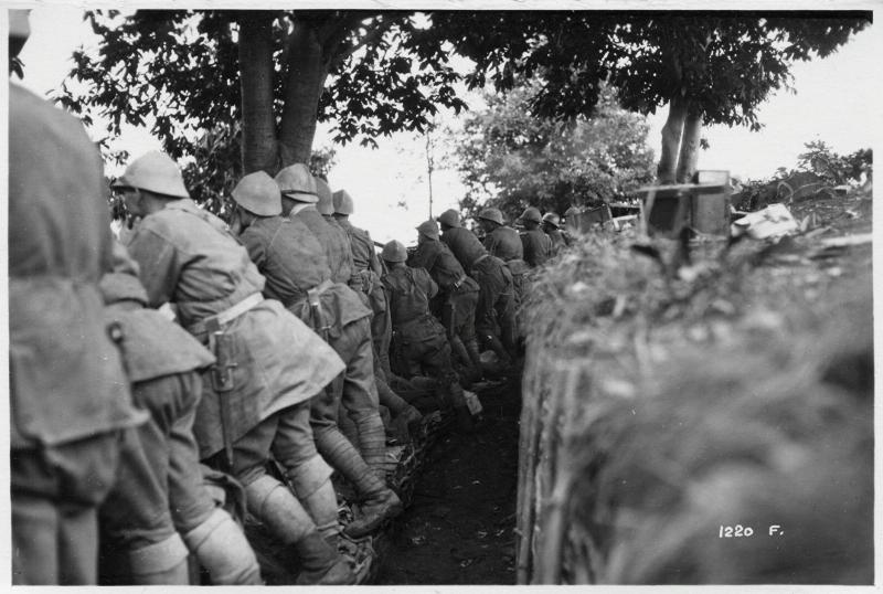 Giavera del Montello - soldati italiani - prime linee - 1918 (positivo) di Marzocchi, Luigi (primo quarto XX)