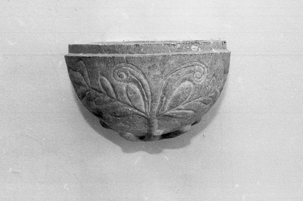 acquasantiera da parete, opera isolata - bottega calabrese (inizio sec. XIX)