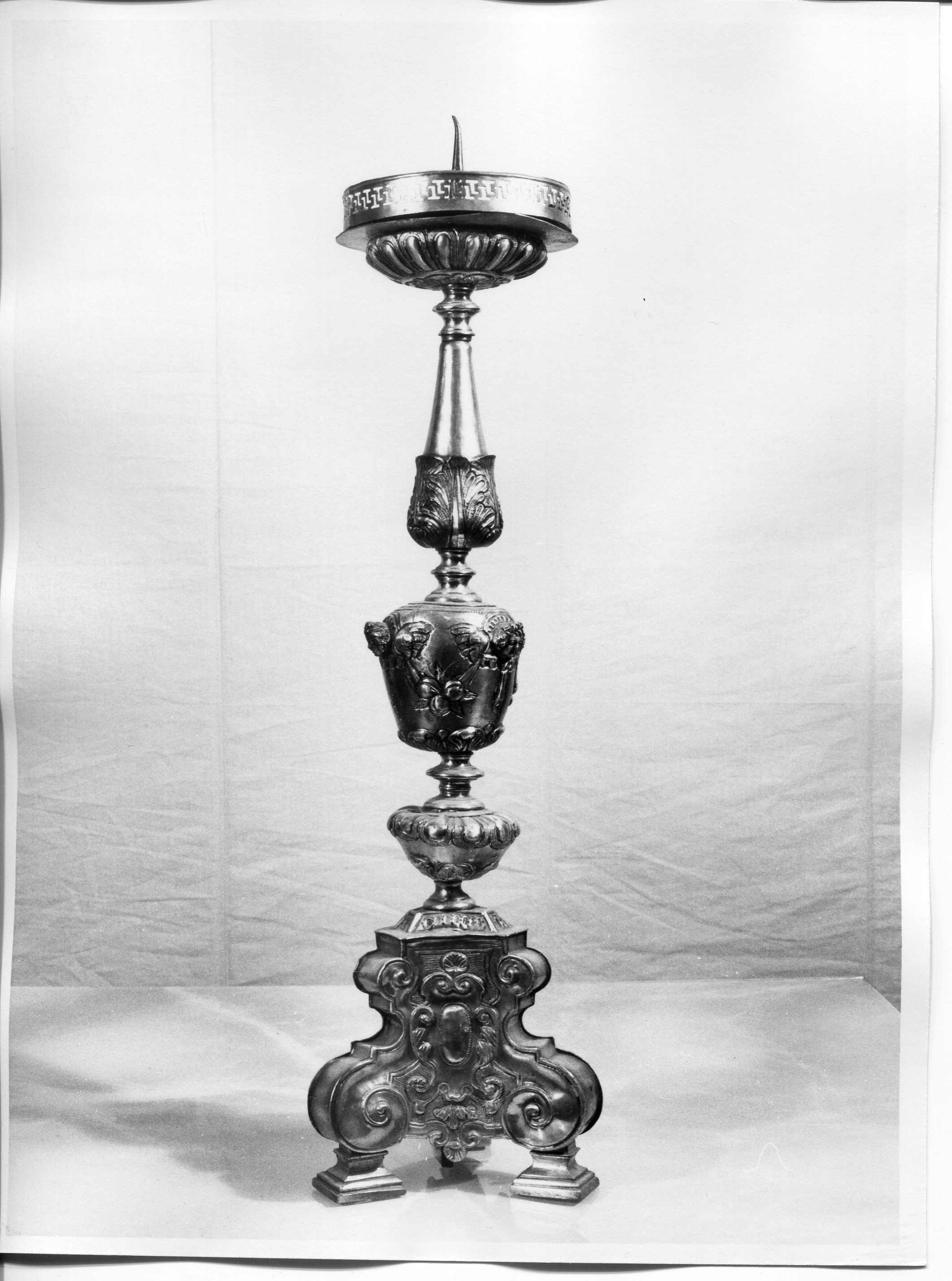 candeliere d'altare, serie - manifattura lombarda (ultimo quarto sec. XVIII)