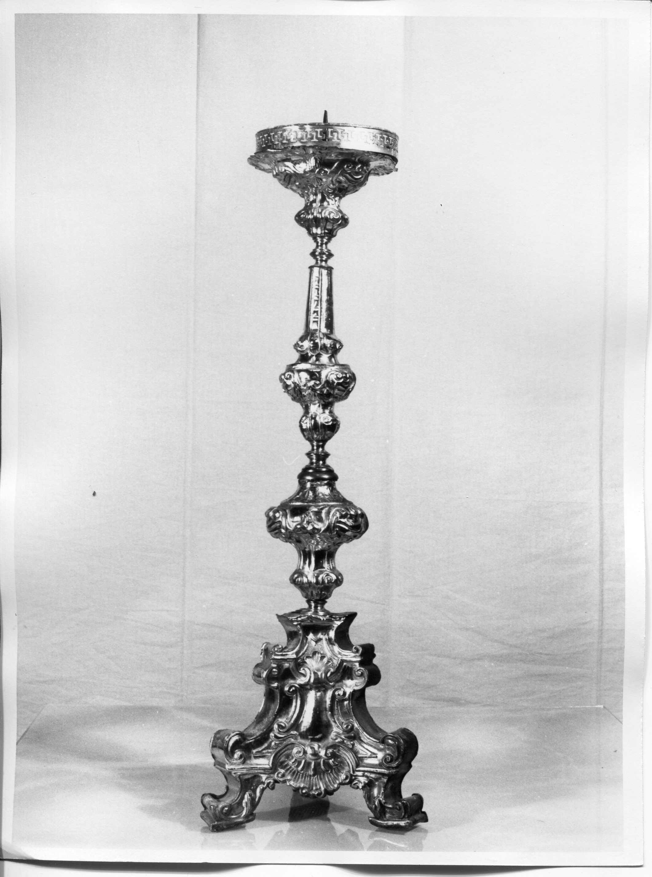 candeliere d'altare, opera isolata - manifattura lombarda (ultimo quarto sec. XVIII)