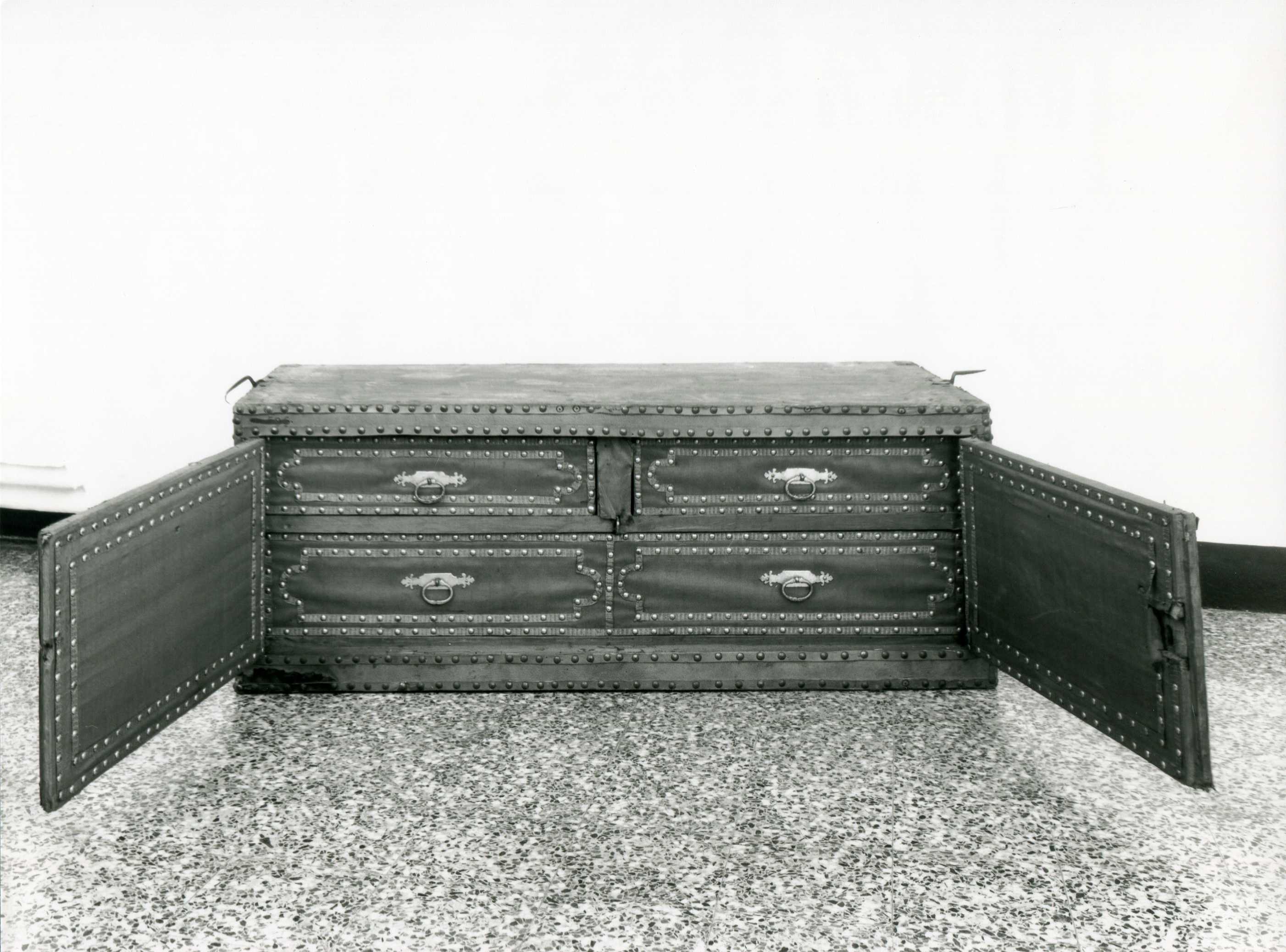 baule, opera isolata - manifattura lombarda (sec. XVIII)