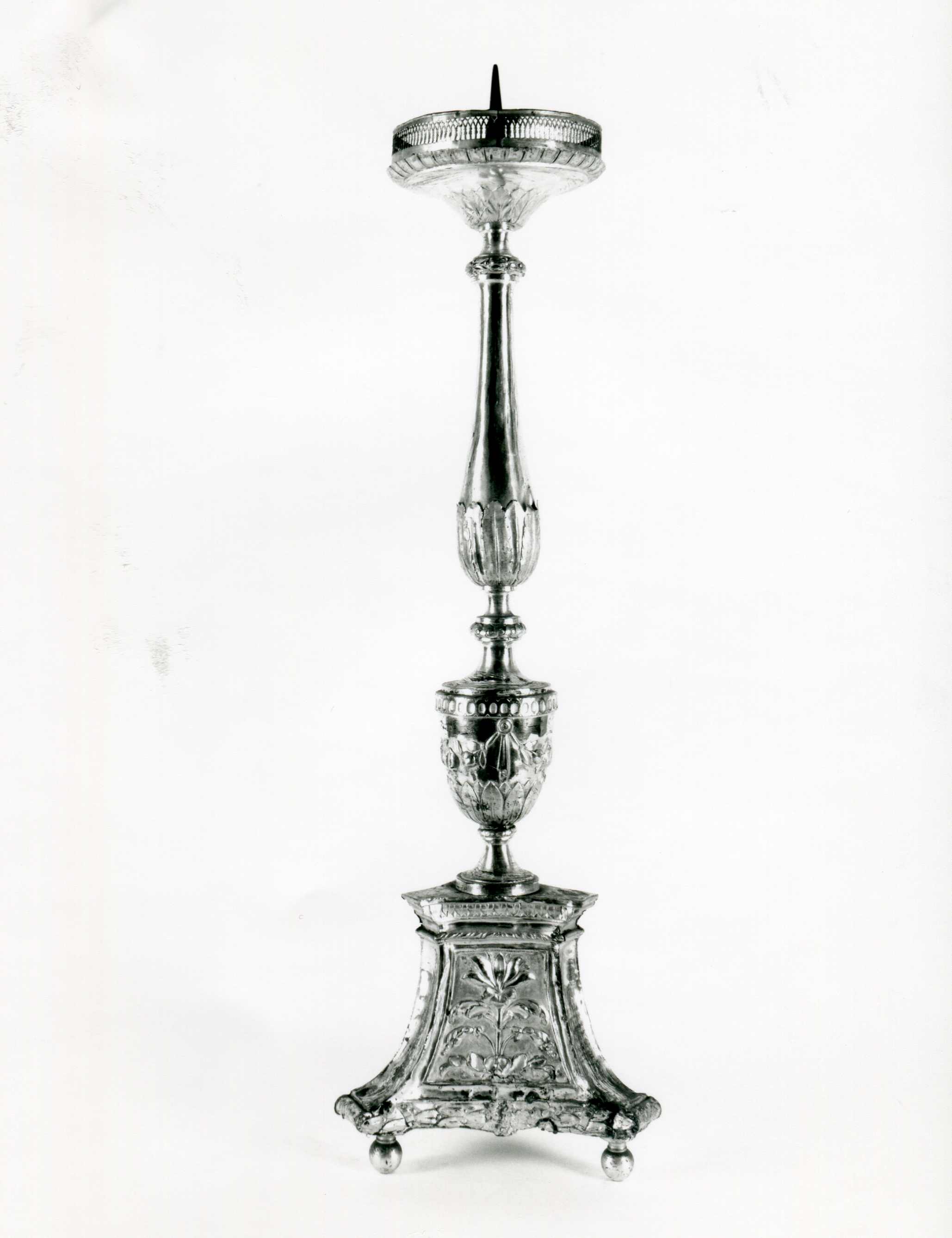 candeliere d'altare, serie - manifattura italiana (prima metà sec. XIX)