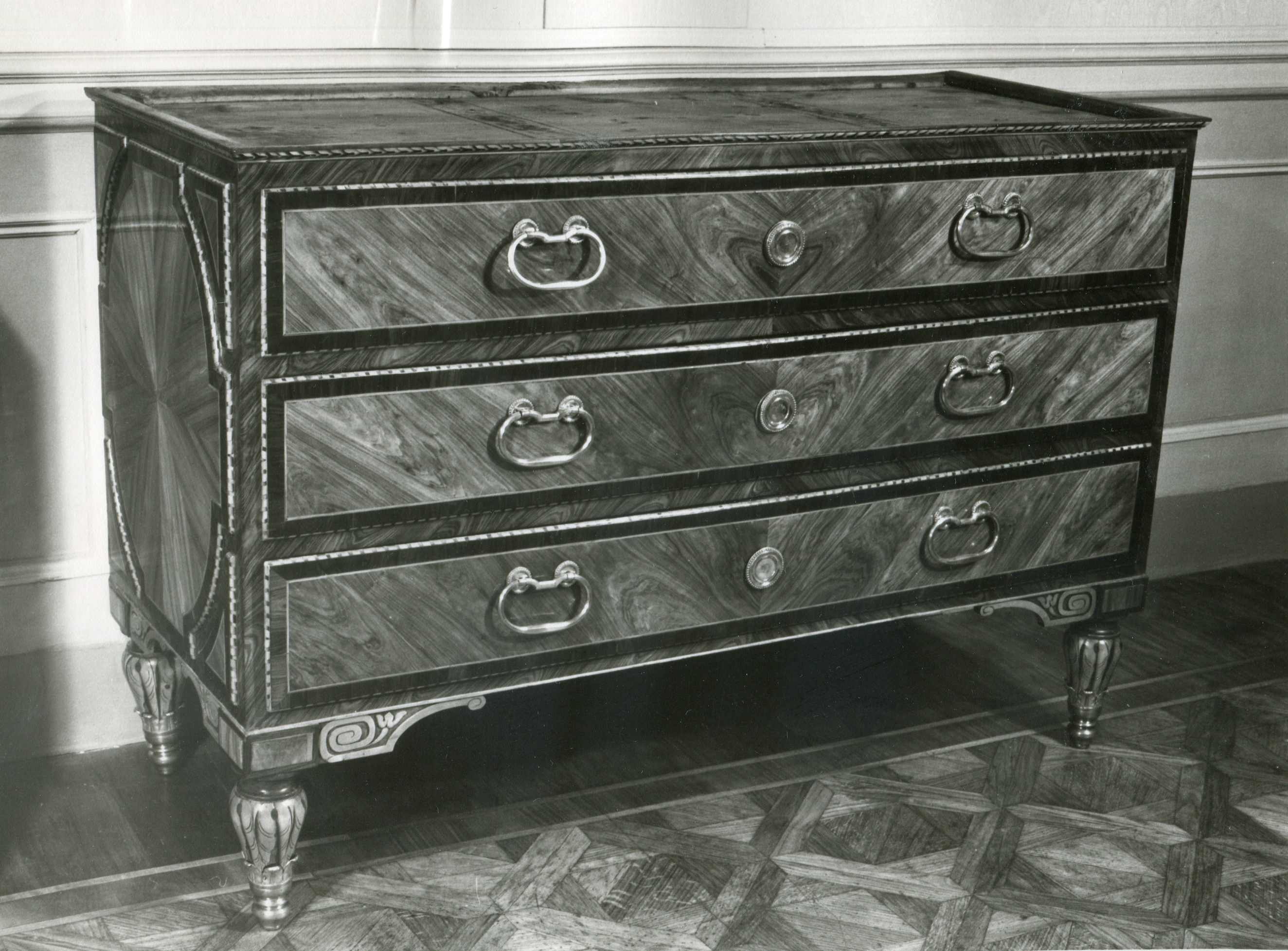 cassettone, opera isolata - ambito lombardo (ultimo quarto sec. XVIII)