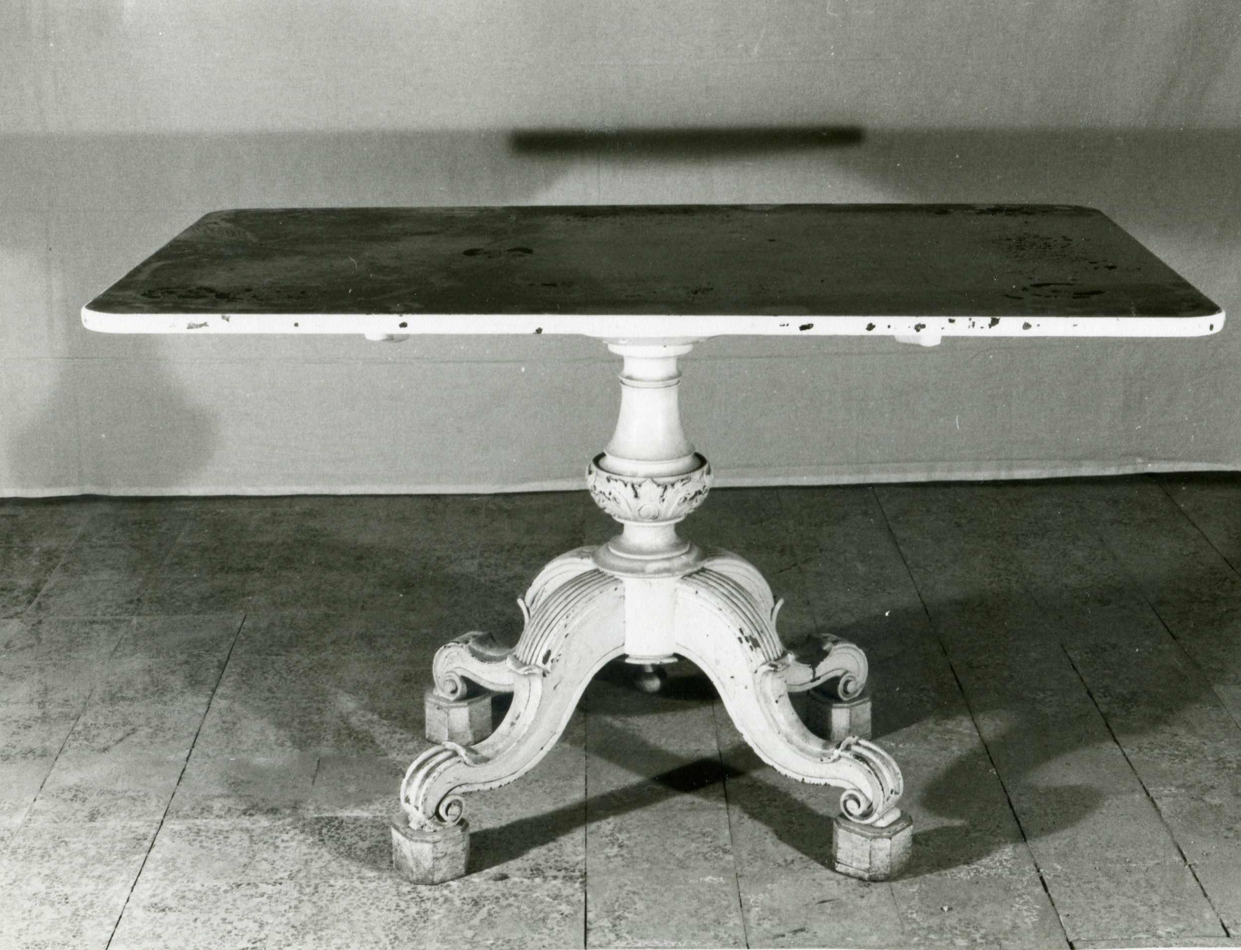 tavolo, opera isolata - ambito lombardo (ultimo quarto sec. XVIII)