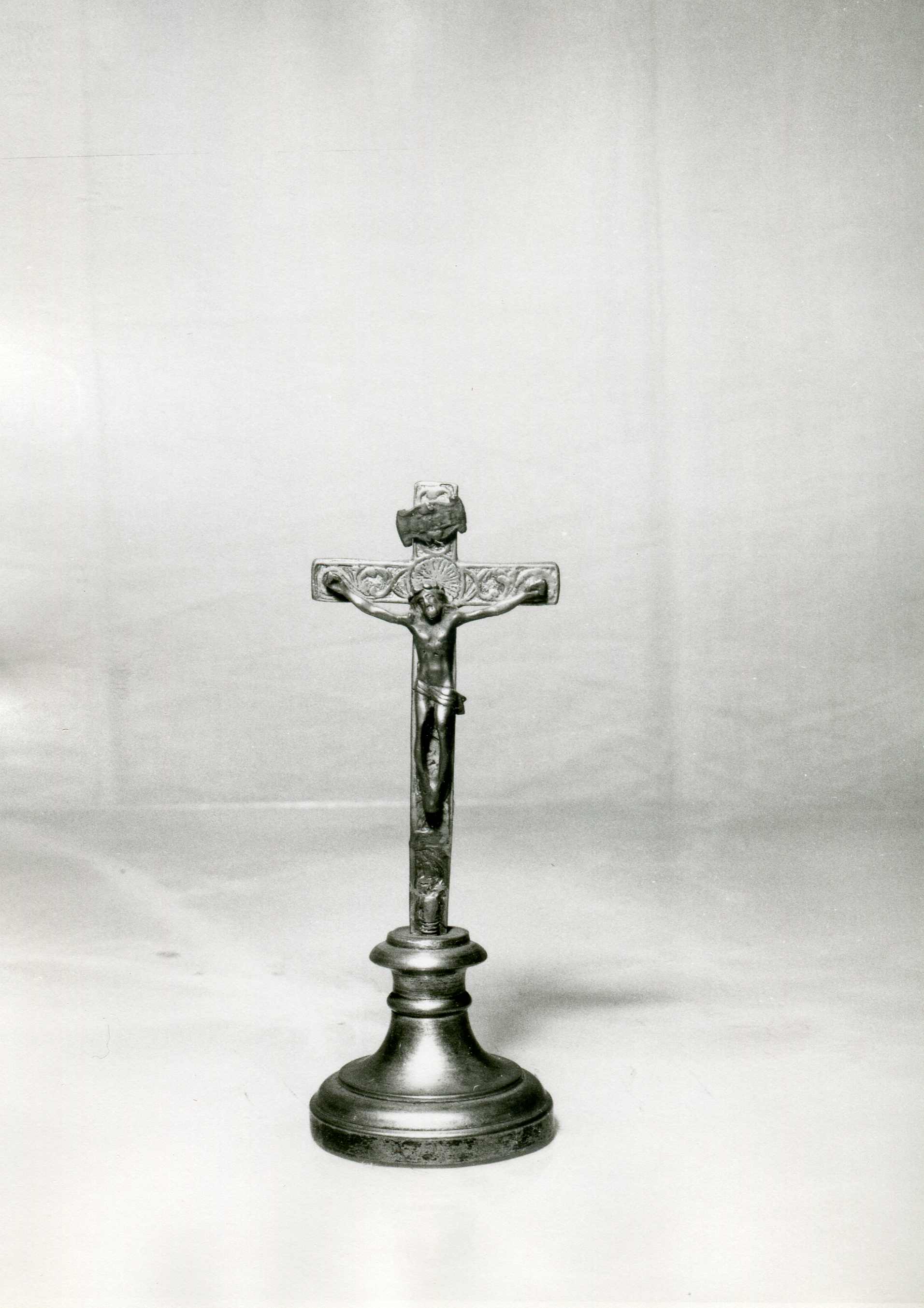 croce d'altare, opera isolata - manifattura lombarda (terzo quarto sec. XIX)