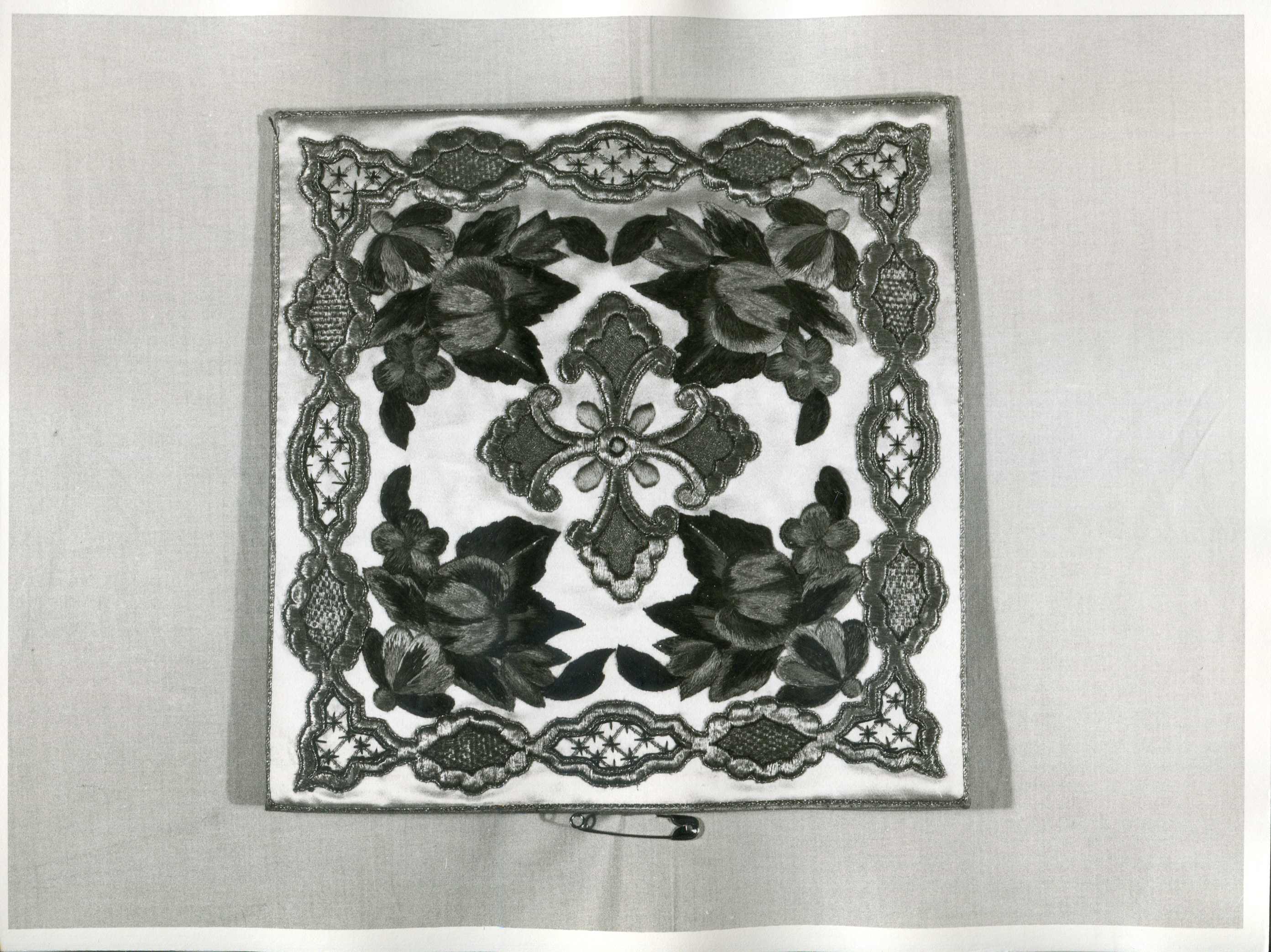 velo di calice, opera isolata - manifattura lombarda (ultimo quarto sec. XVIII)