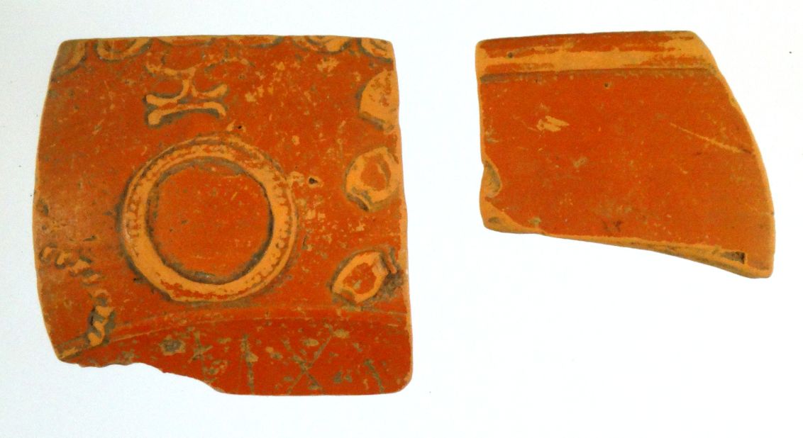 Coppa/ frammento, Dragendorff 37 - produzione gallica (Sec. II d.C)